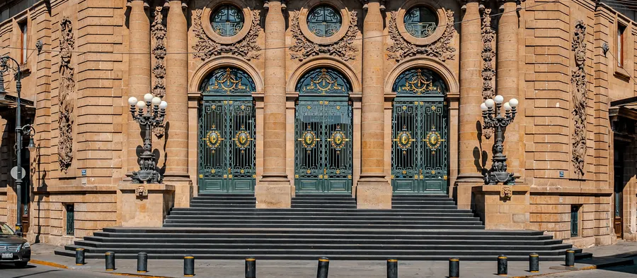 Fachada de edificio público
